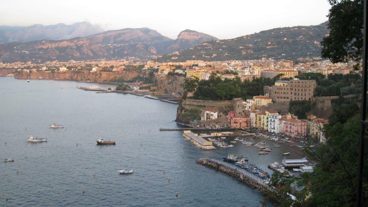 Appartement Il Borgo Antico Sorrento Sea View Extérieur photo