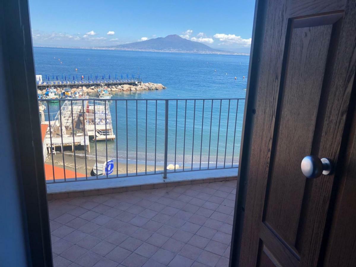 Appartement Il Borgo Antico Sorrento Sea View Extérieur photo