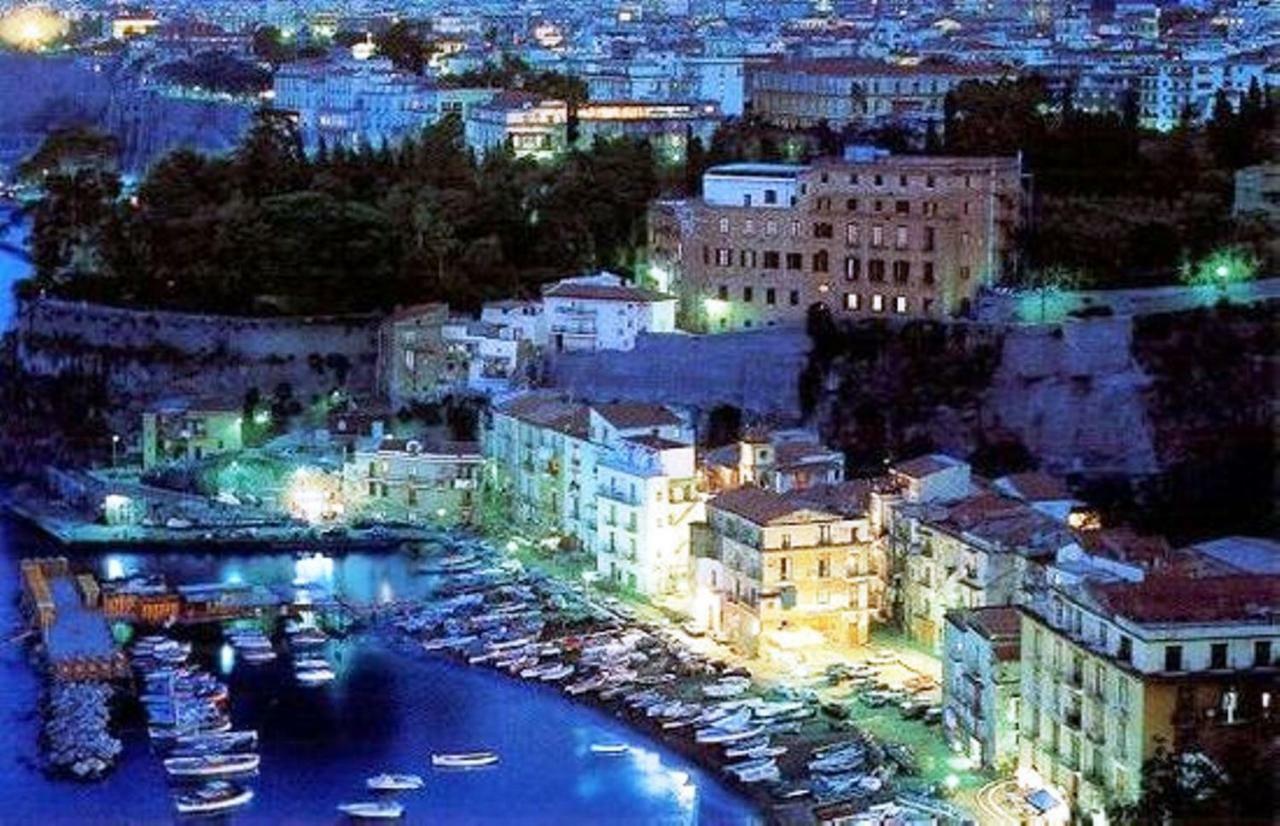 Appartement Il Borgo Antico Sorrento Sea View Extérieur photo